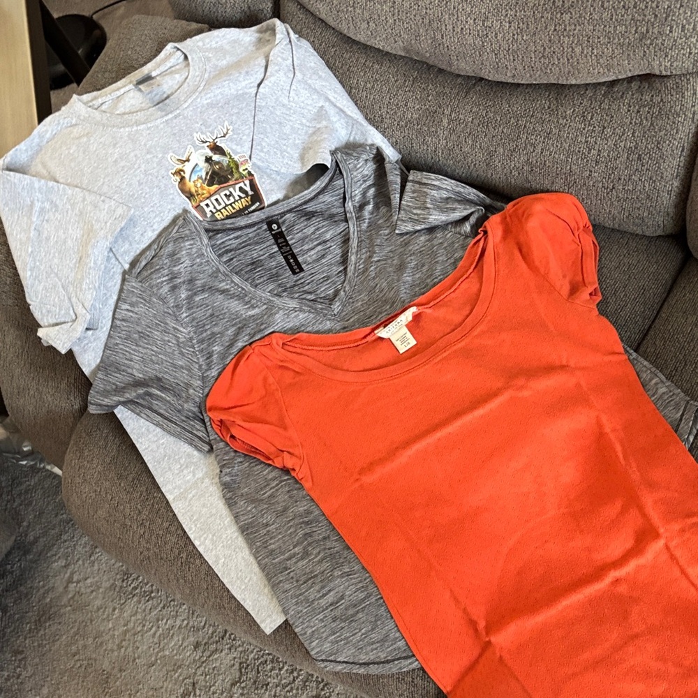 Gildan Gray Graphic T-Shirt